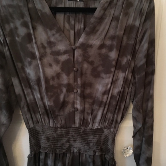 Women's Gray Tie-Dye Long Sleeve Dress - Picture 4 of 12